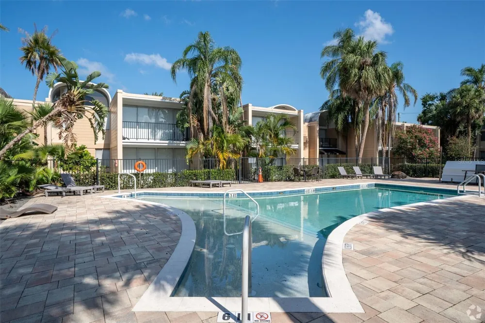 500 S HIMES AVENUE Tampa, FL 33609