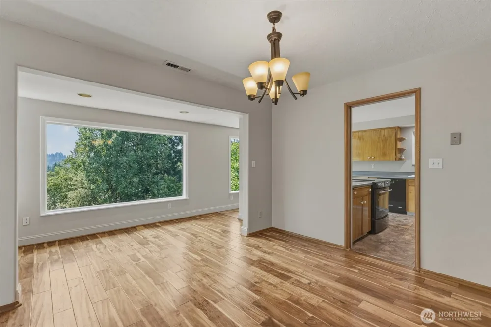 135 Victoria Street Longview, WA 98632