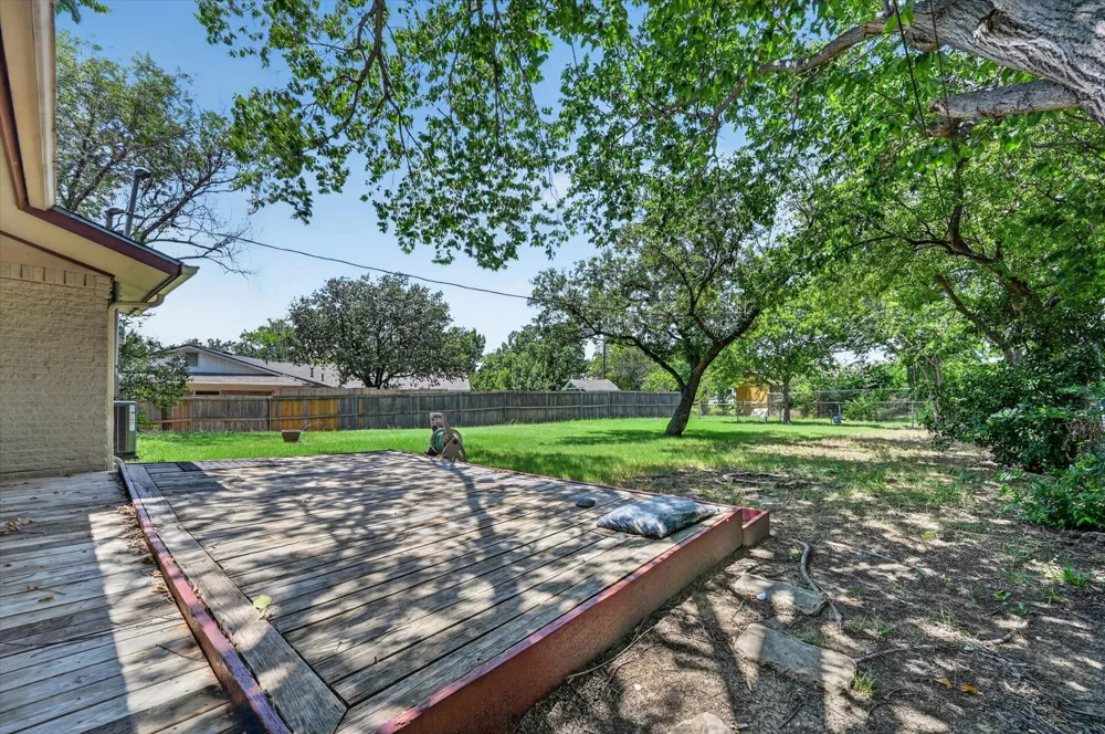2861 Mark Twain Drive Farmers Branch, TX 75234