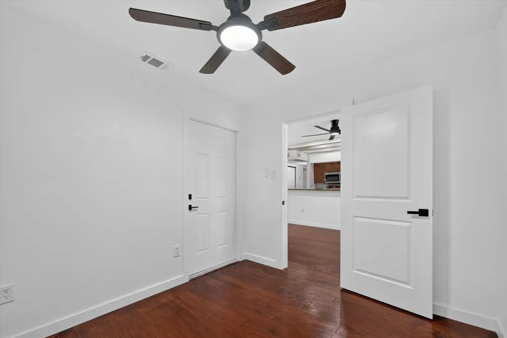 2861 Mark Twain Drive Farmers Branch, TX 75234