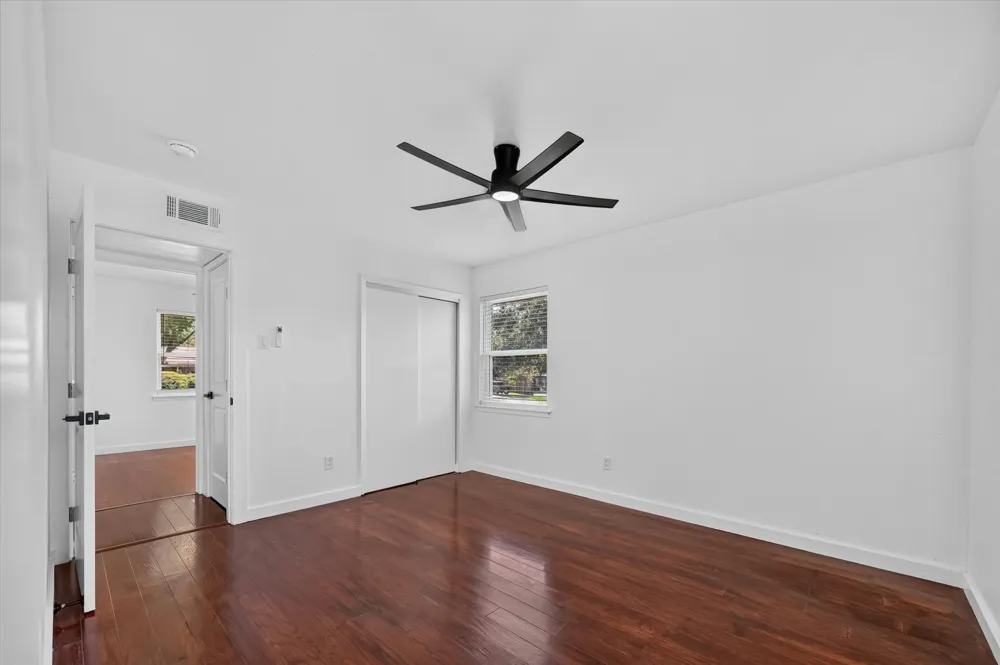 2861 Mark Twain Drive Farmers Branch, TX 75234