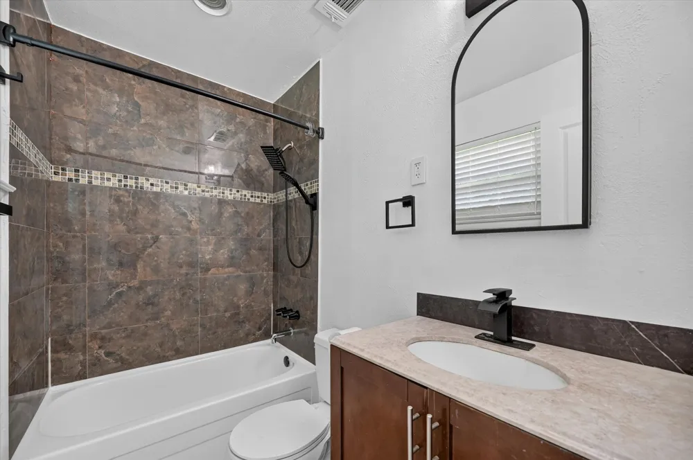 2861 Mark Twain Drive Farmers Branch, TX 75234