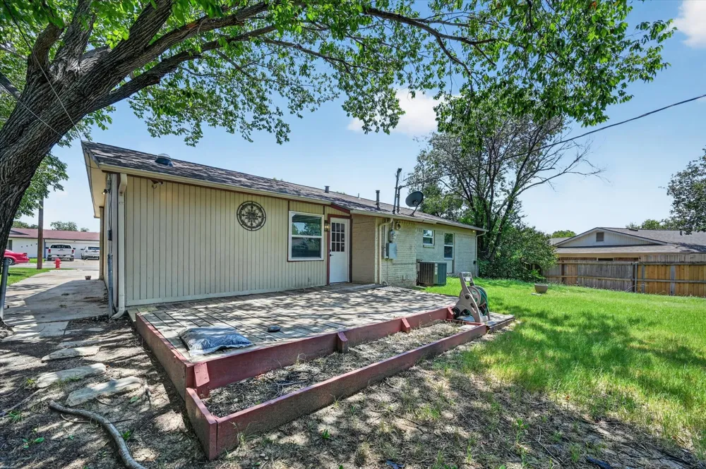 2861 Mark Twain Drive Farmers Branch, TX 75234