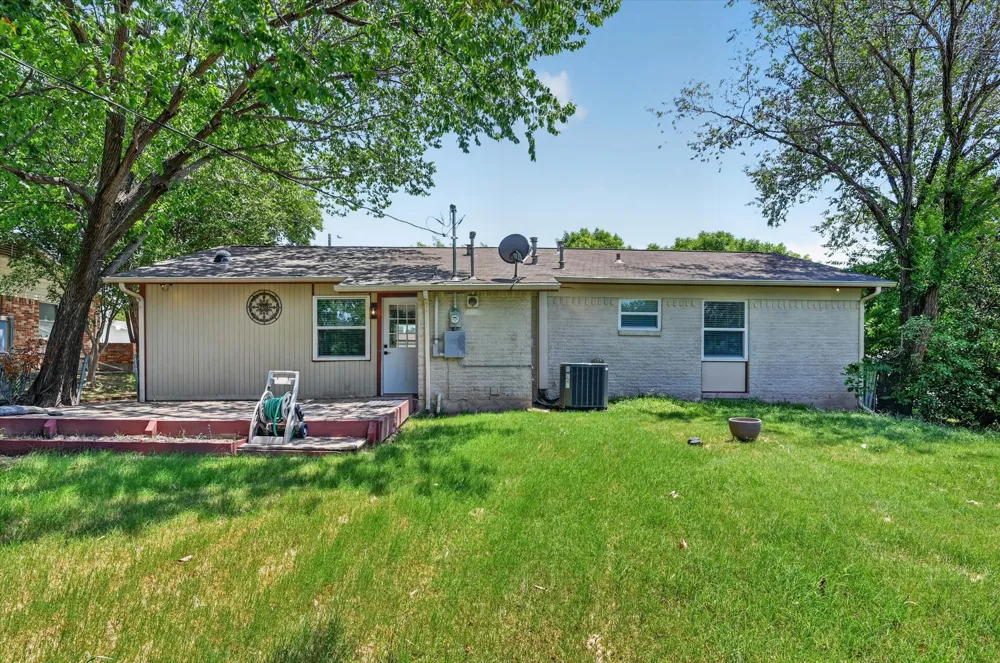 2861 Mark Twain Drive Farmers Branch, TX 75234