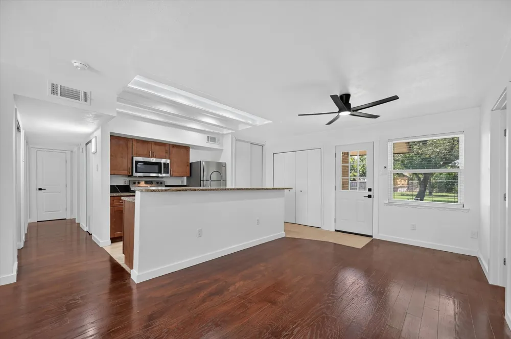 2861 Mark Twain Drive Farmers Branch, TX 75234