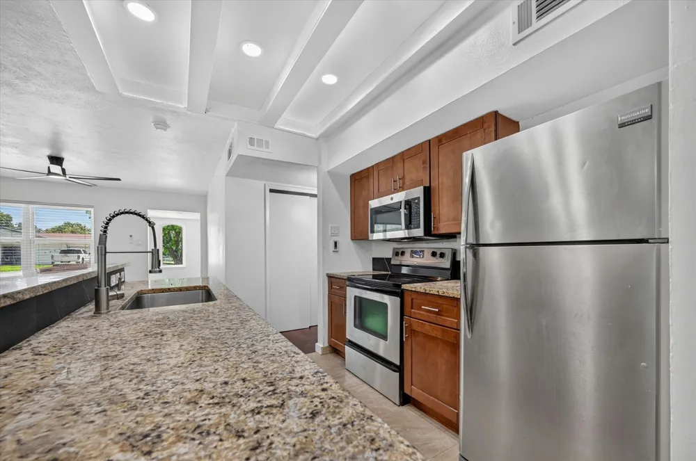 2861 Mark Twain Drive Farmers Branch, TX 75234