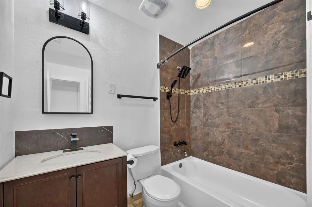 2861 Mark Twain Drive Farmers Branch, TX 75234