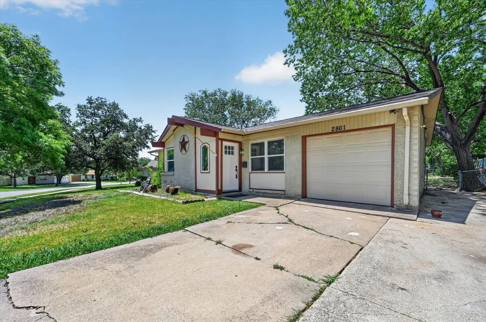 2861 Mark Twain Drive Farmers Branch, TX 75234