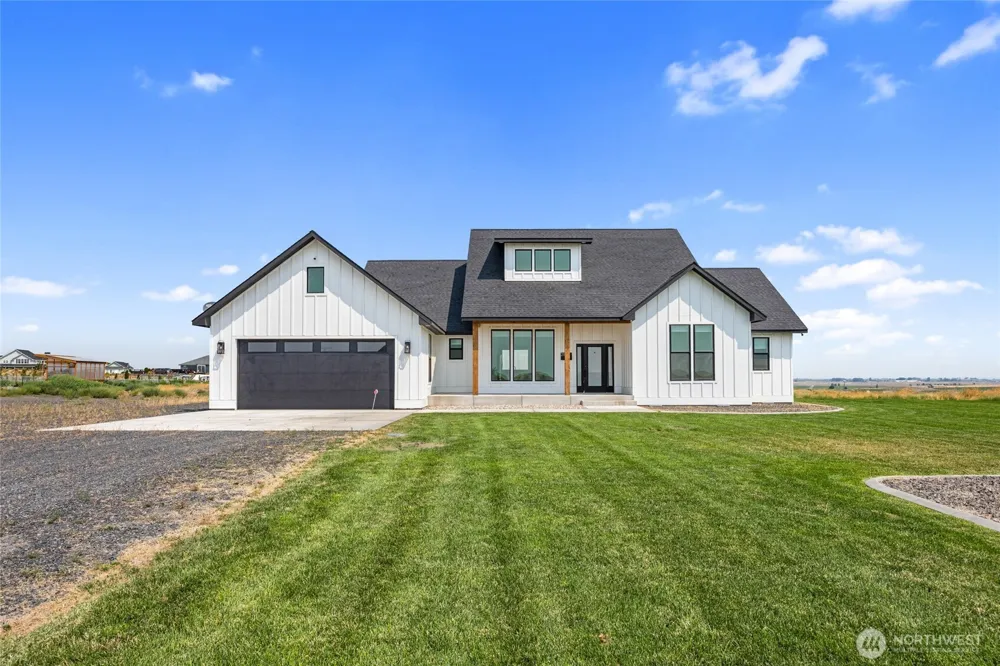 215 SE Desert Hills Loop Moses Lake, WA 98837