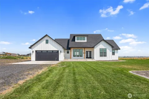 215 SE Desert Hills Loop