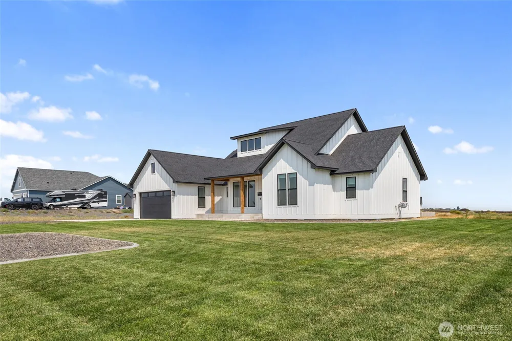 215 SE Desert Hills Loop Moses Lake, WA 98837