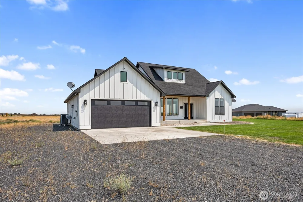 215 SE Desert Hills Loop Moses Lake, WA 98837