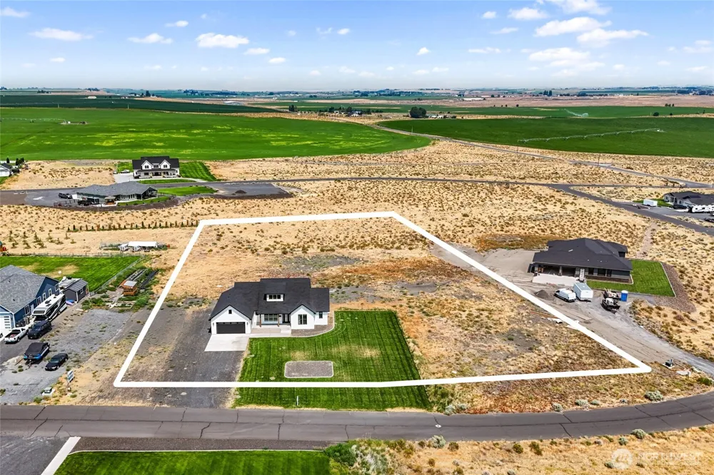 215 SE Desert Hills Loop Moses Lake, WA 98837