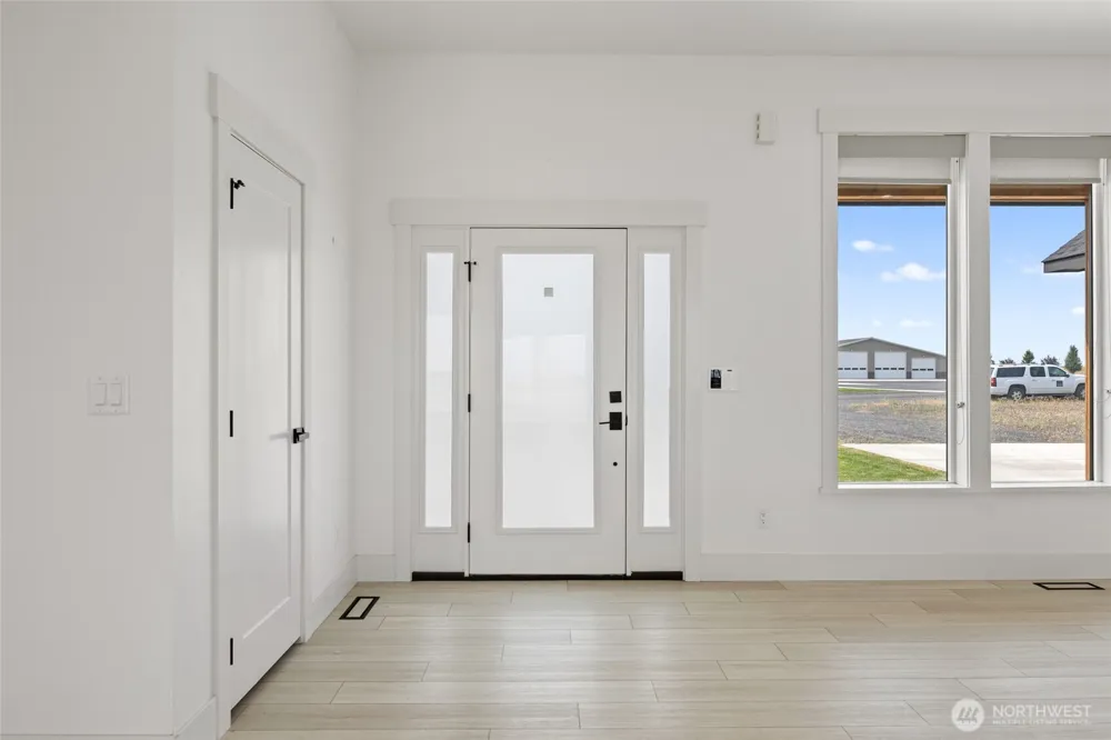 215 SE Desert Hills Loop Moses Lake, WA 98837