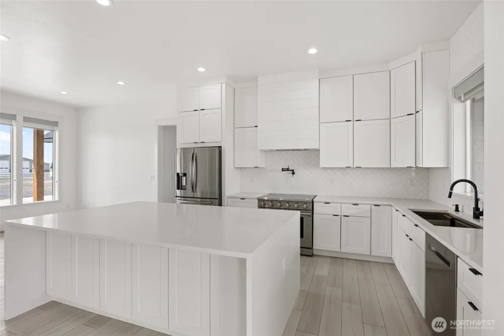 215 SE Desert Hills Loop Moses Lake, WA 98837