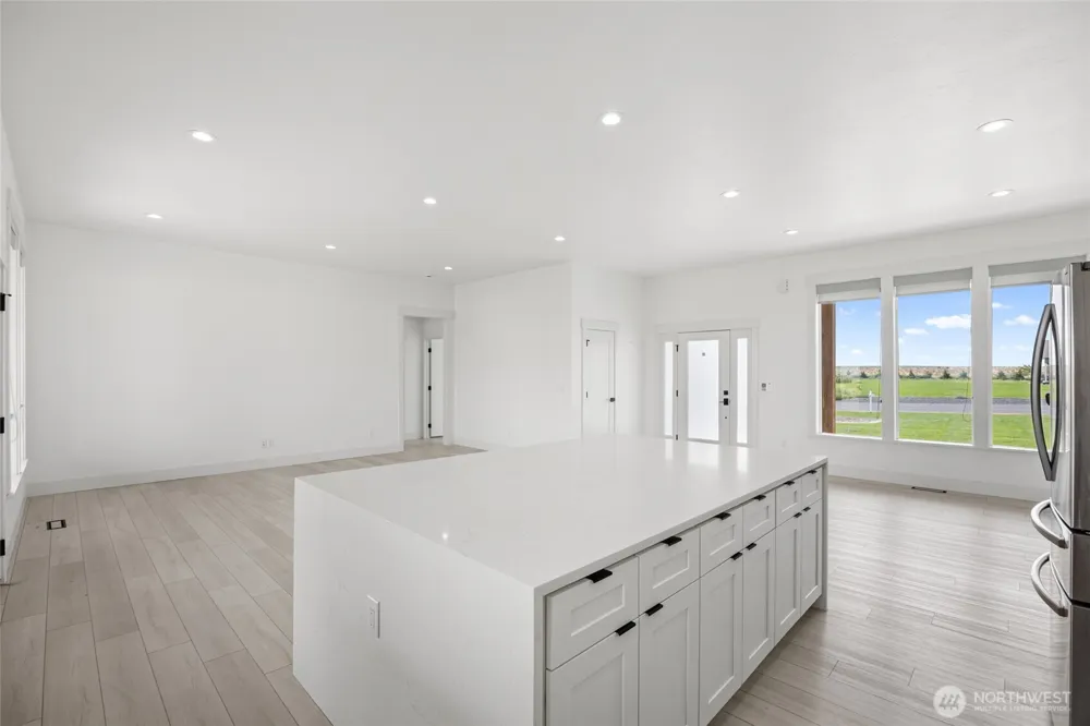 215 SE Desert Hills Loop Moses Lake, WA 98837
