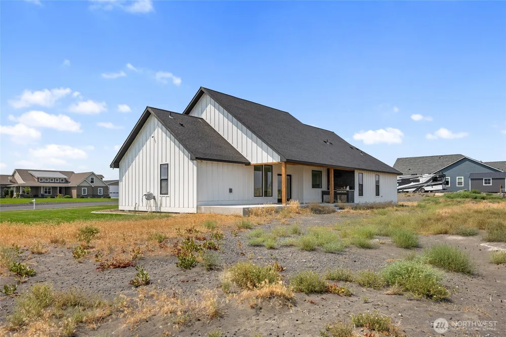 215 SE Desert Hills Loop Moses Lake, WA 98837