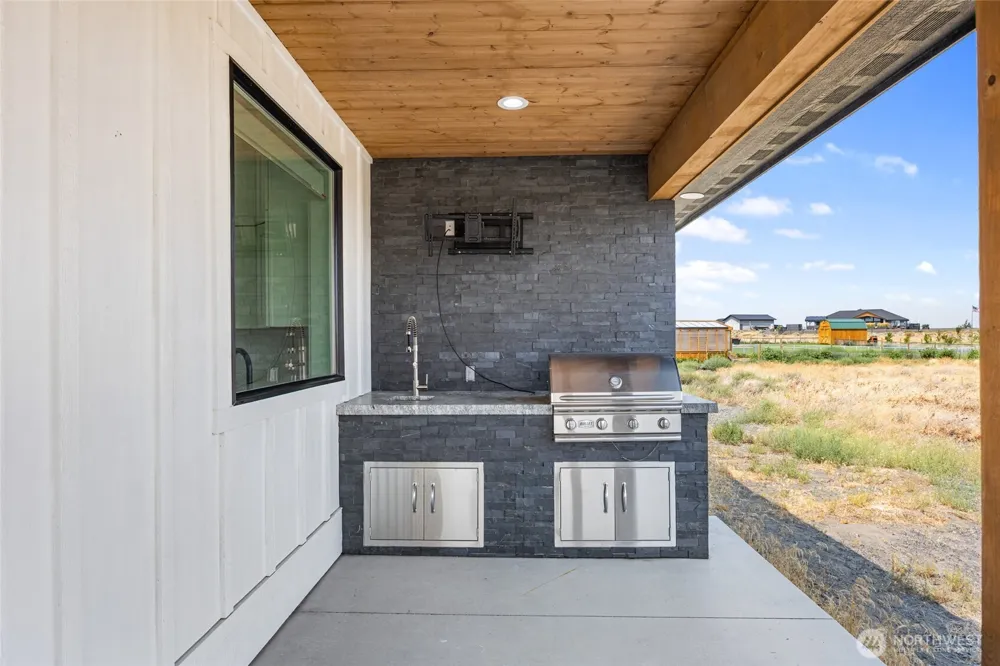 215 SE Desert Hills Loop Moses Lake, WA 98837