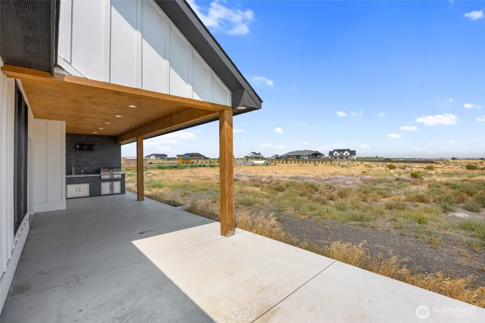 215 SE Desert Hills Loop Moses Lake, WA 98837