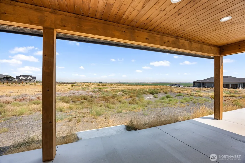 215 SE Desert Hills Loop Moses Lake, WA 98837