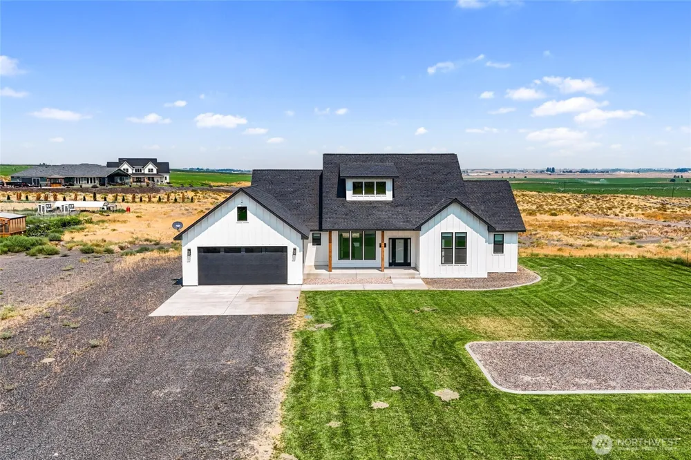215 SE Desert Hills Loop Moses Lake, WA 98837