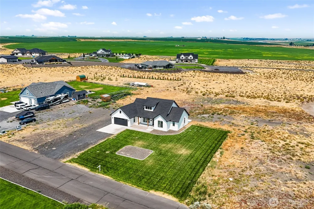 215 SE Desert Hills Loop Moses Lake, WA 98837