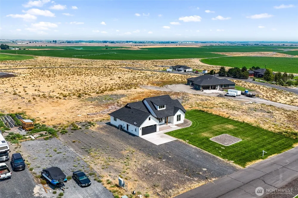 215 SE Desert Hills Loop Moses Lake, WA 98837