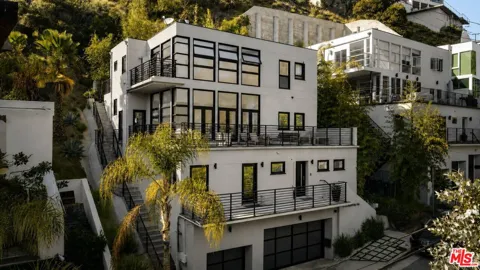 1929 CURSON PLACE