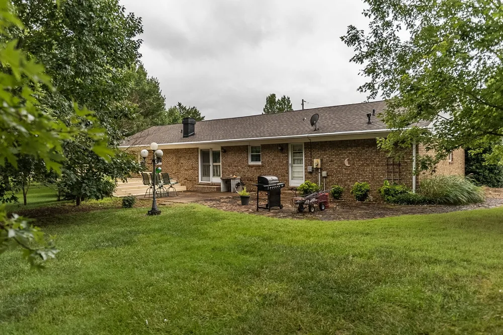 302 Springmont Dr Hopkinsville, KY 42240