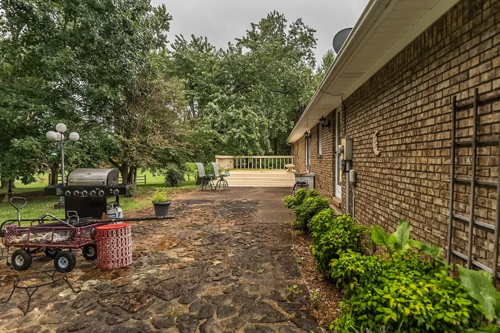 302 Springmont Dr Hopkinsville, KY 42240