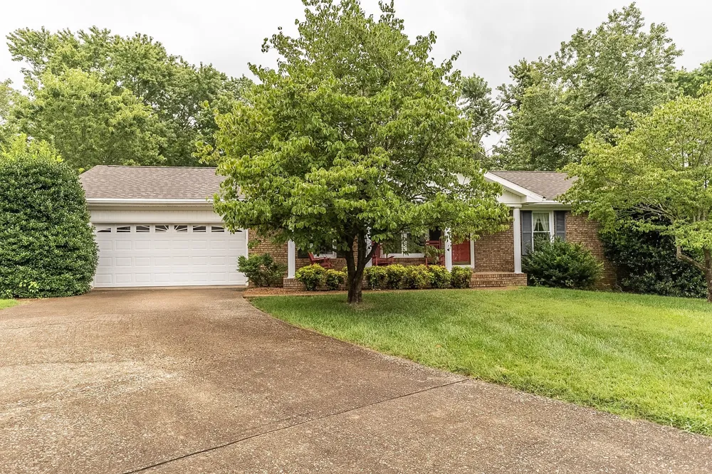 302 Springmont Dr Hopkinsville, KY 42240