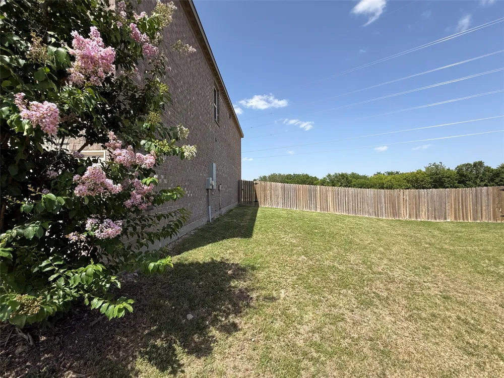 176 Banjo Trail Newark, TX 76071