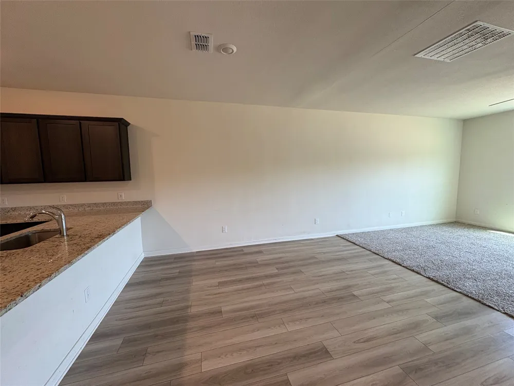 176 Banjo Trail Newark, TX 76071