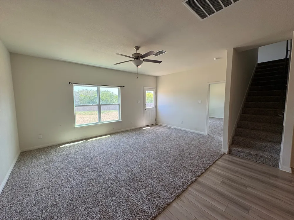 176 Banjo Trail Newark, TX 76071