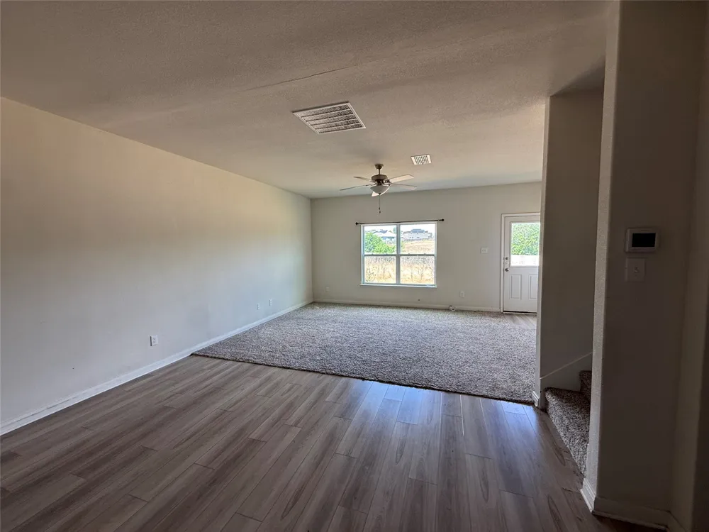 176 Banjo Trail Newark, TX 76071