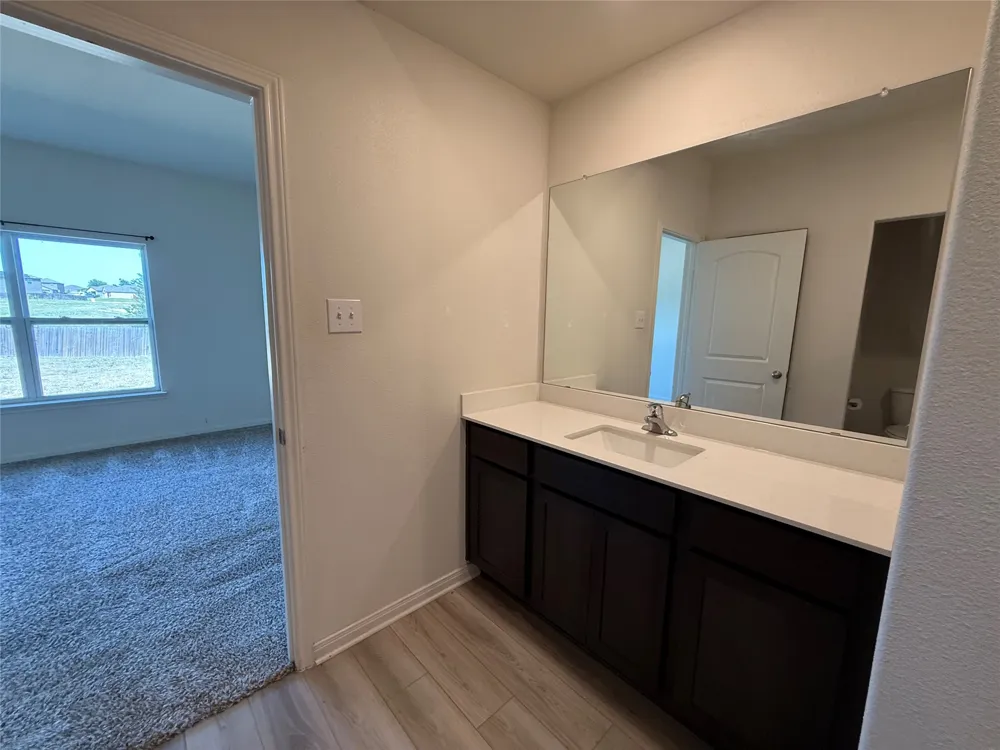 176 Banjo Trail Newark, TX 76071