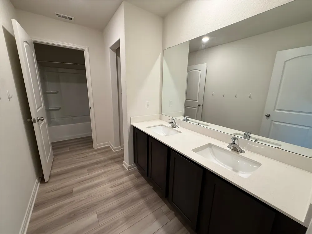 176 Banjo Trail Newark, TX 76071