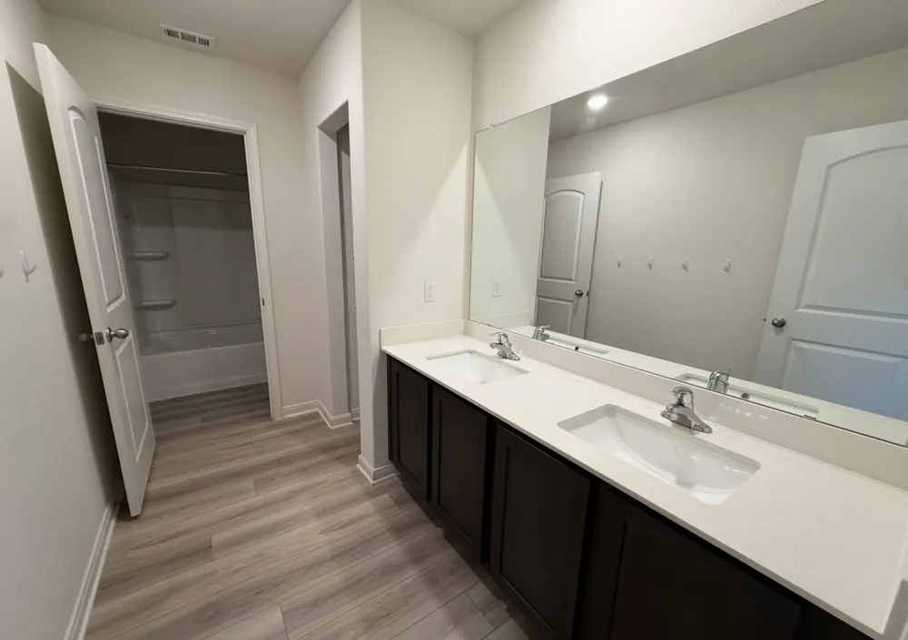 176 Banjo Trail Newark, TX 76071