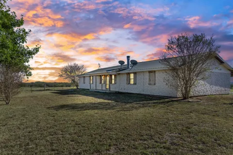 902 Mockingbird Lane
