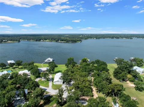 20253 Lakeshore Drive