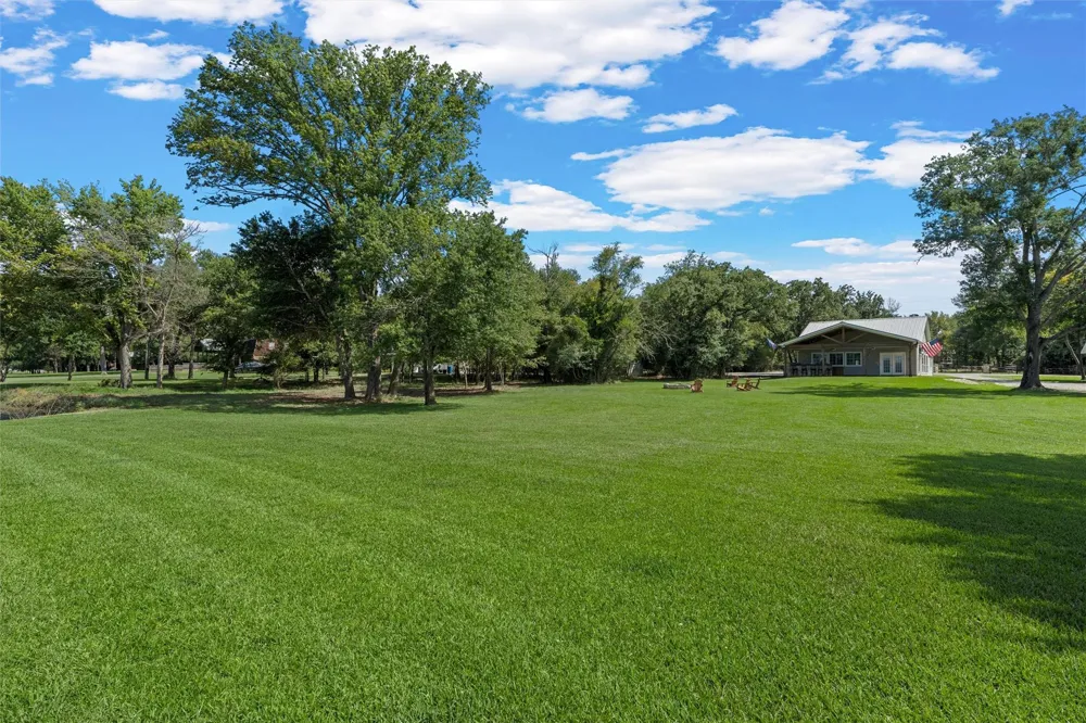 20253 Lakeshore Drive Thornton, TX 76687
