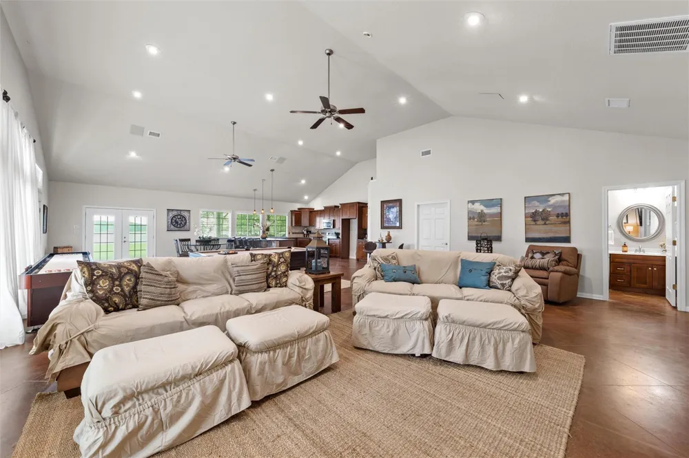 20253 Lakeshore Drive Thornton, TX 76687