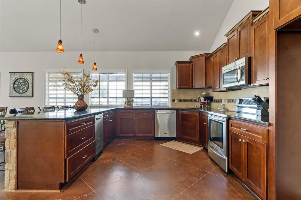 20253 Lakeshore Drive Thornton, TX 76687