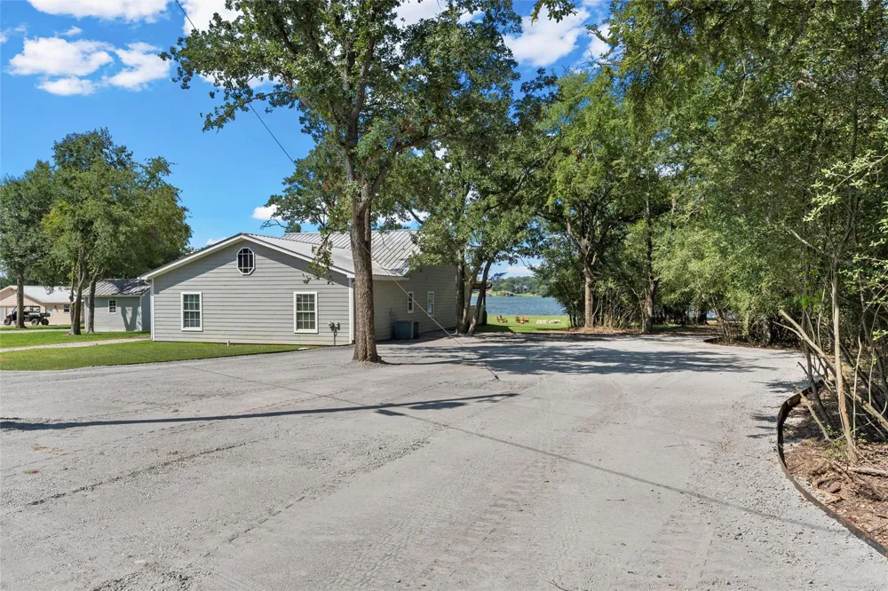 20253 Lakeshore Drive Thornton, TX 76687