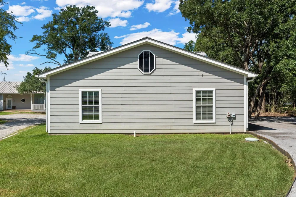20253 Lakeshore Drive Thornton, TX 76687