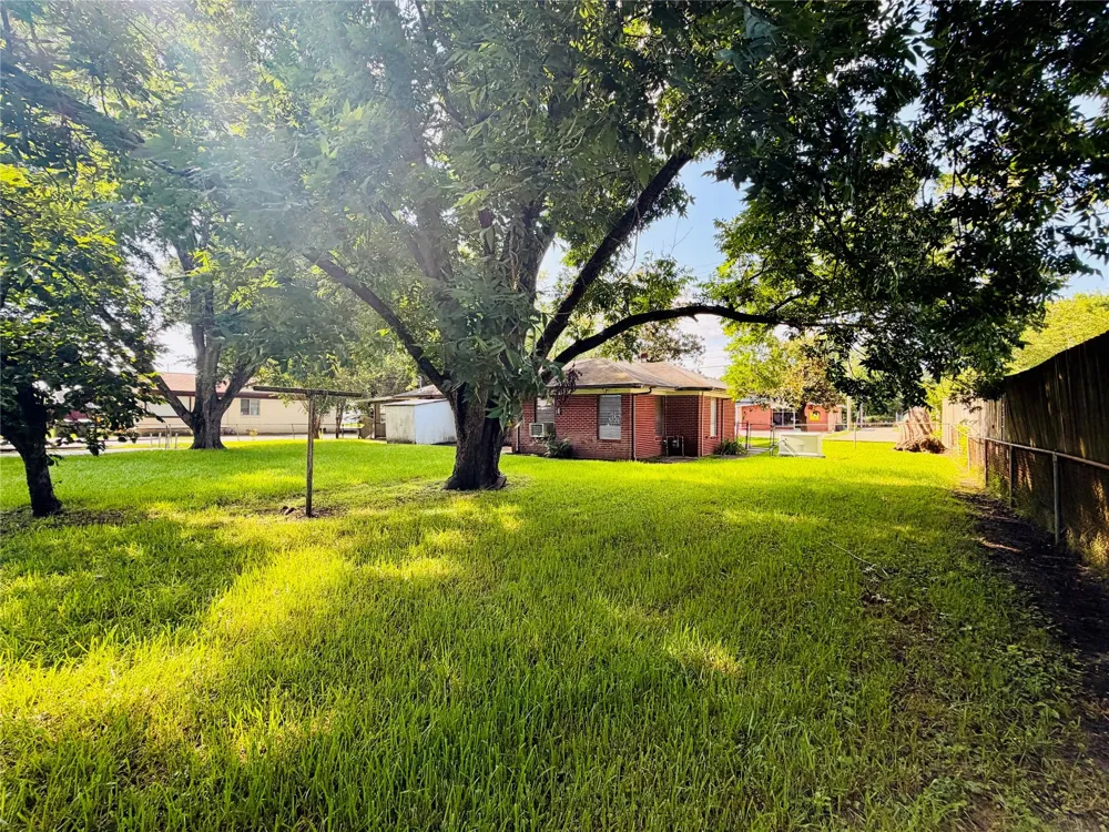 2721 Beaumont Avenue Liberty, TX 77575