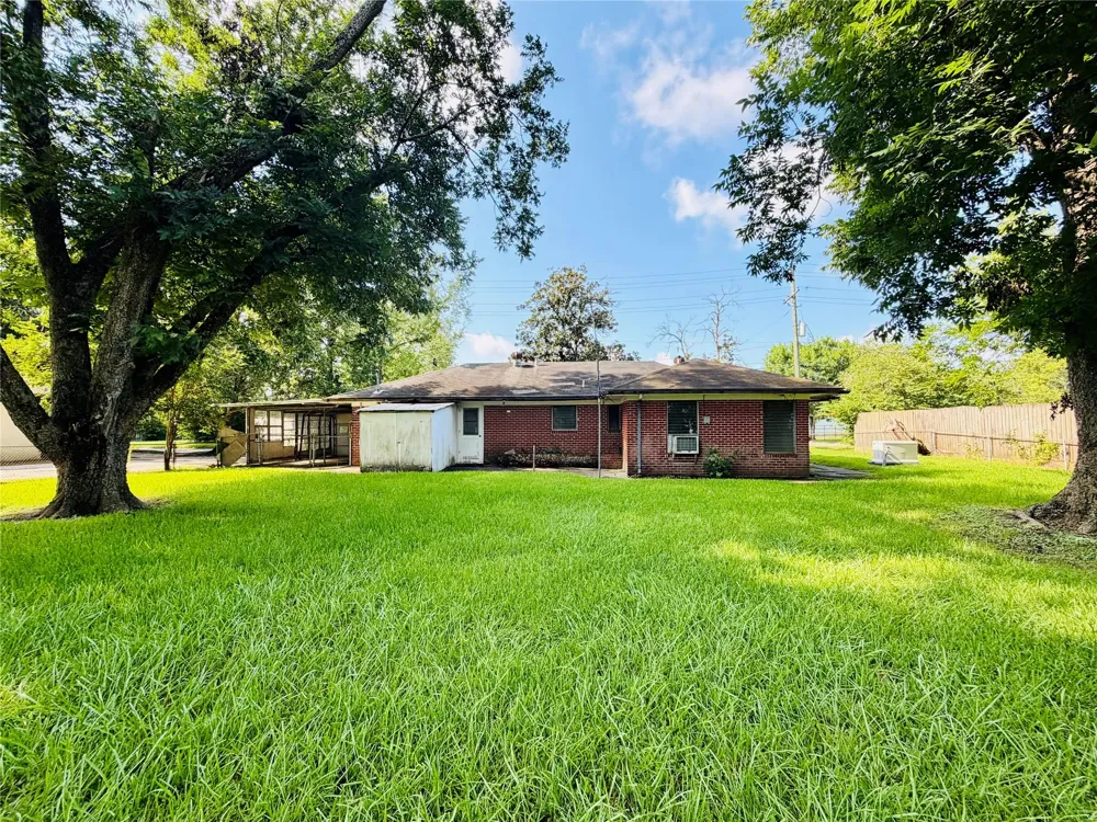 2721 Beaumont Avenue Liberty, TX 77575