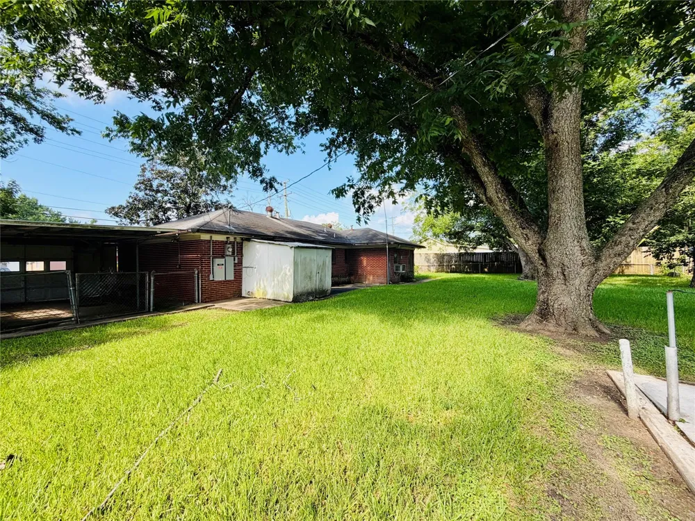2721 Beaumont Avenue Liberty, TX 77575