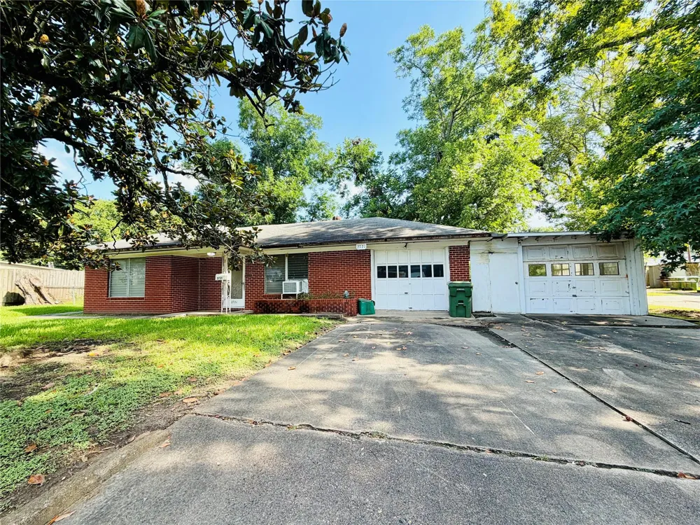 2721 Beaumont Avenue Liberty, TX 77575