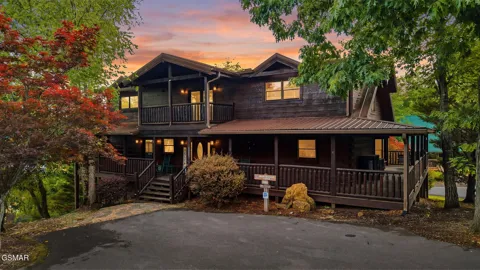 2906 Quiet Oak Way